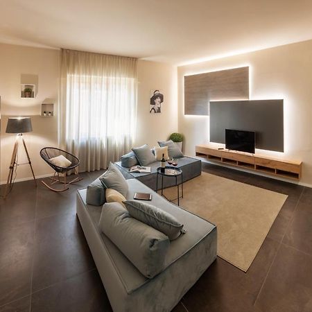 100Towers Deluxe Apartment Alba  Bagian luar foto